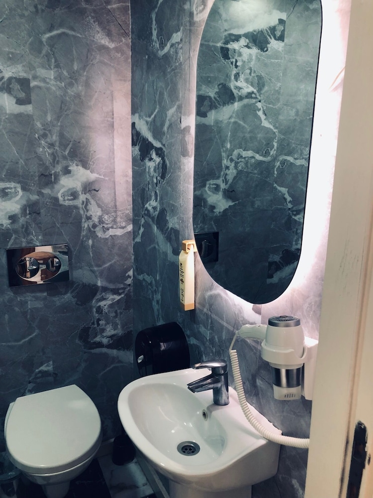 Emirtimes Hotel Kadikoy 63/67