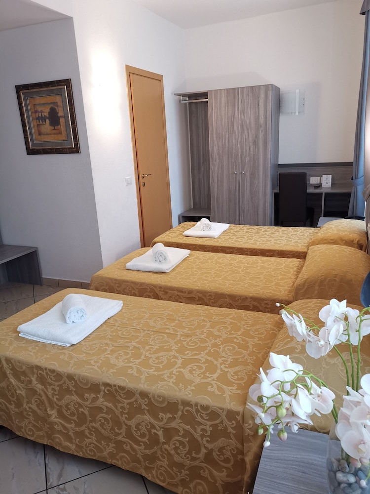 BRIANZA HOTEL 18/68