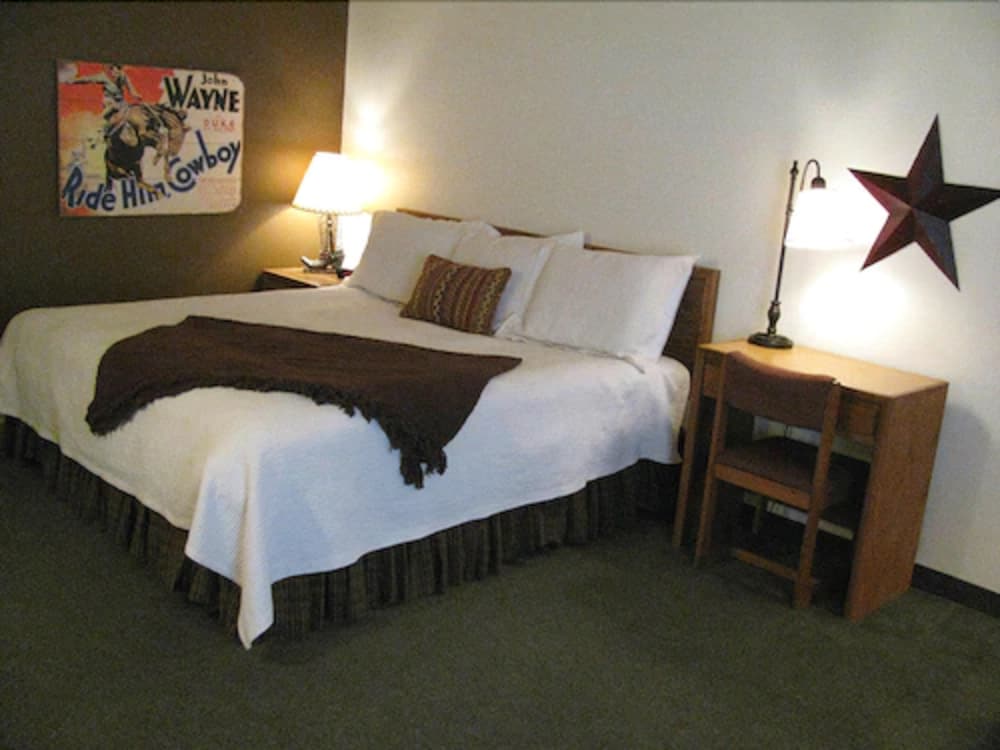 Covered Wagon Motel (ex Rodeway Inn Lusk) 13/50