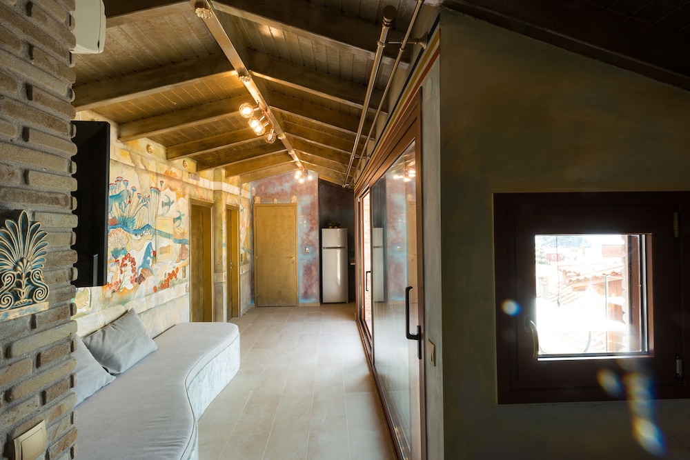 Leda Suites 10/50