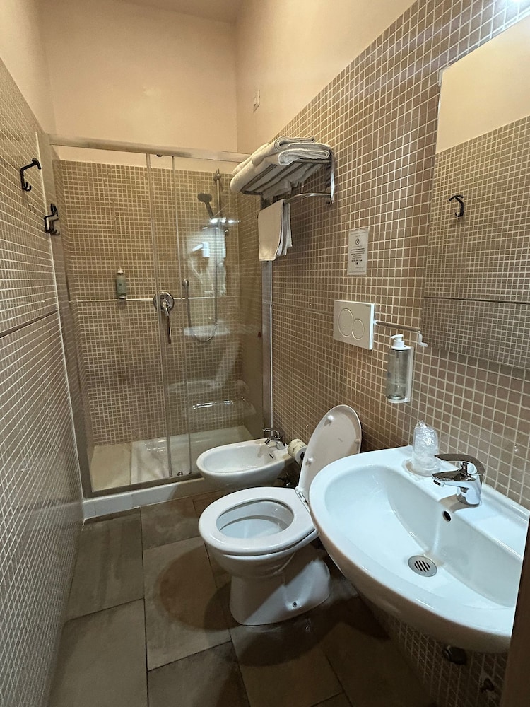 Milan Hostel 30/35