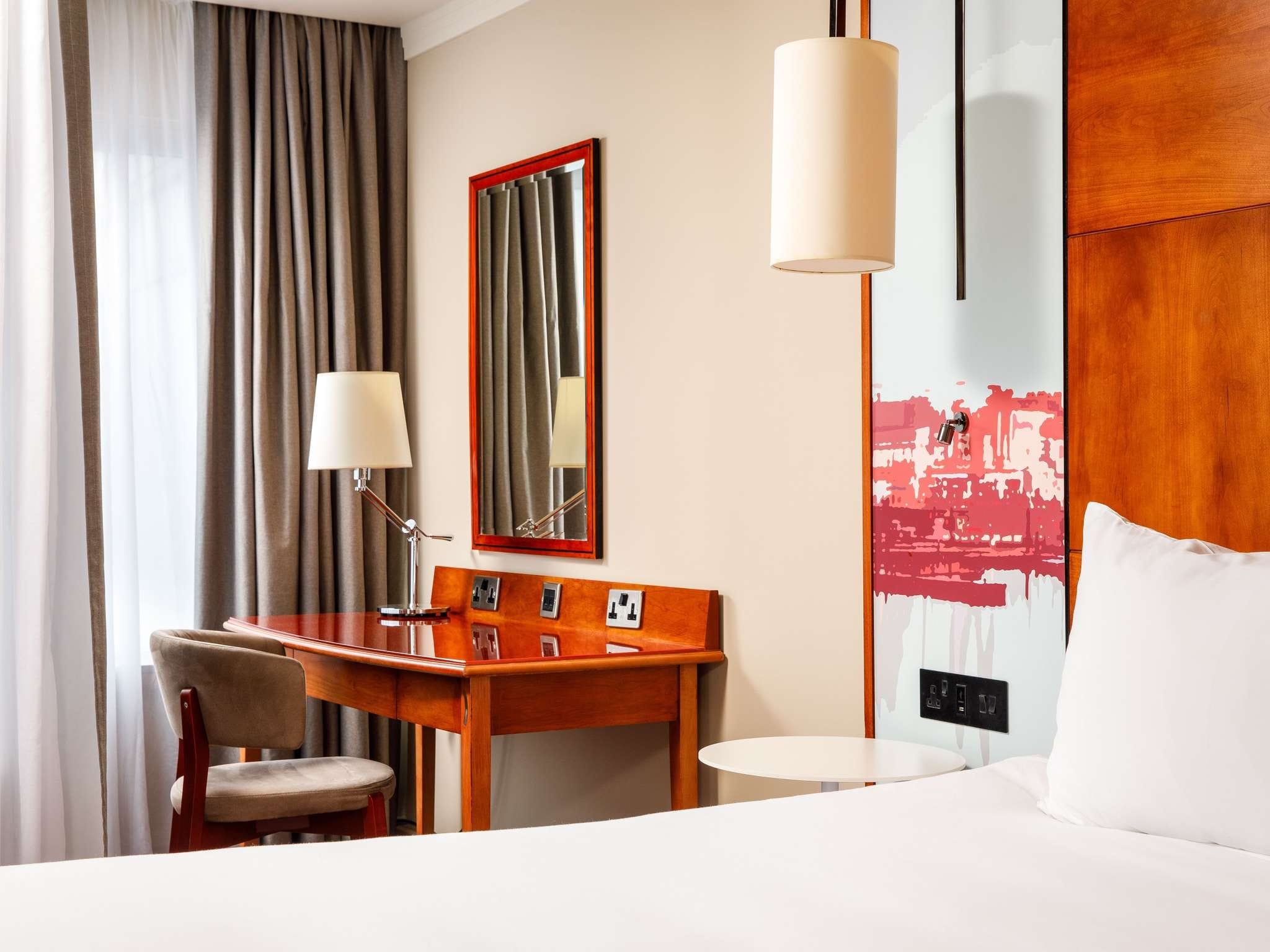 Holland House Hotel Cardiff By Sunday 16/60
