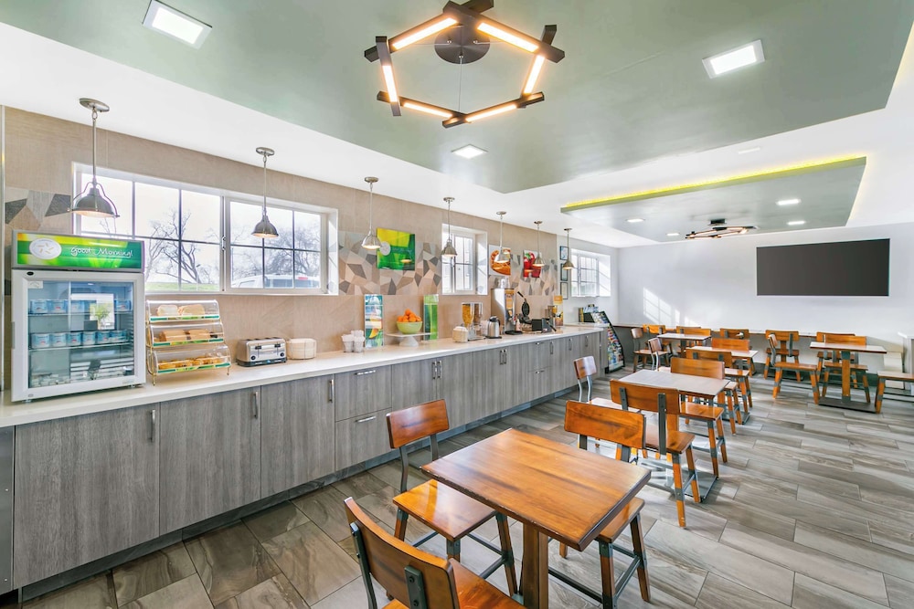 Quality Inn & Suites Sacramento 34/46