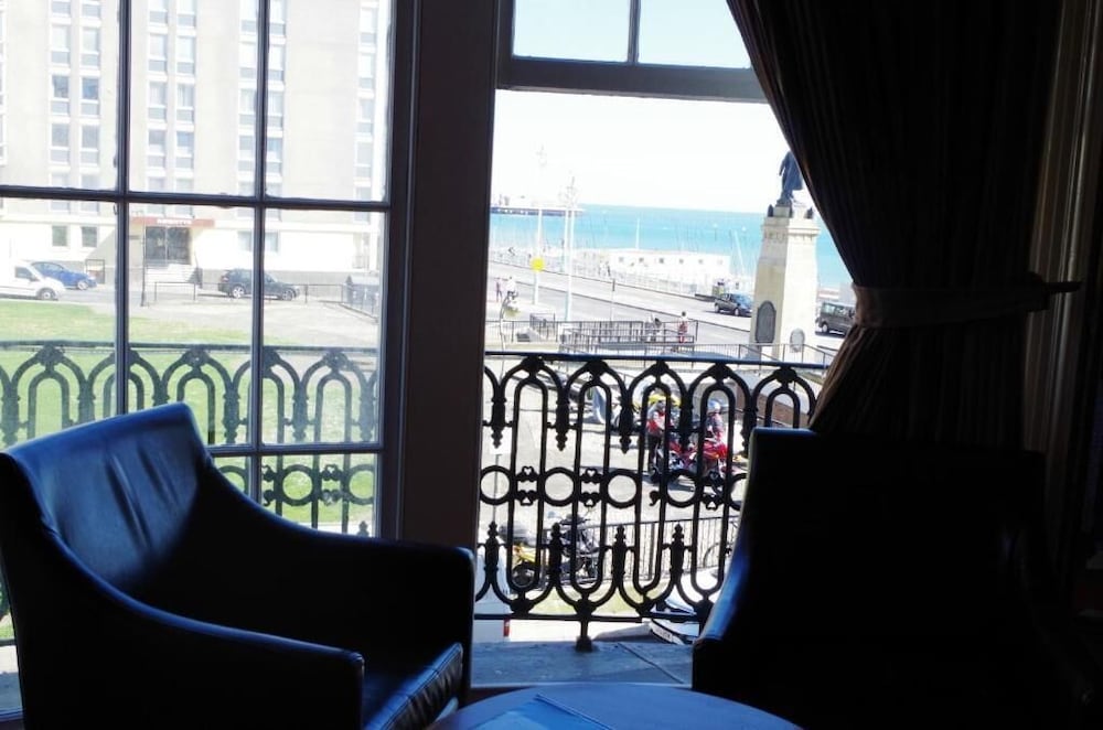 The Beach Hotel 24/48
