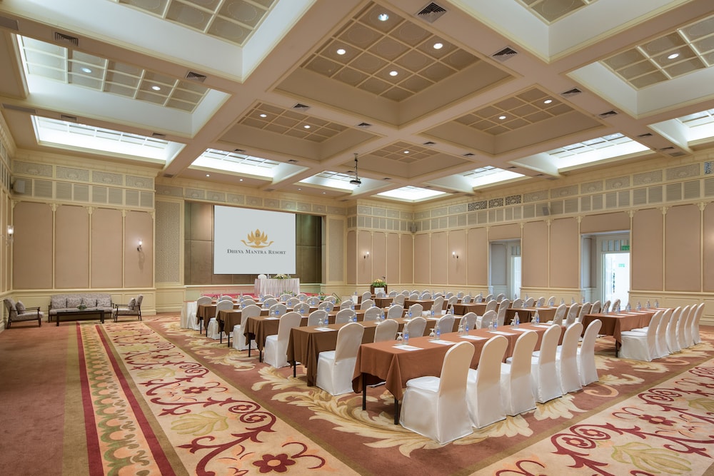 Dheva Mantra Resort 61/72