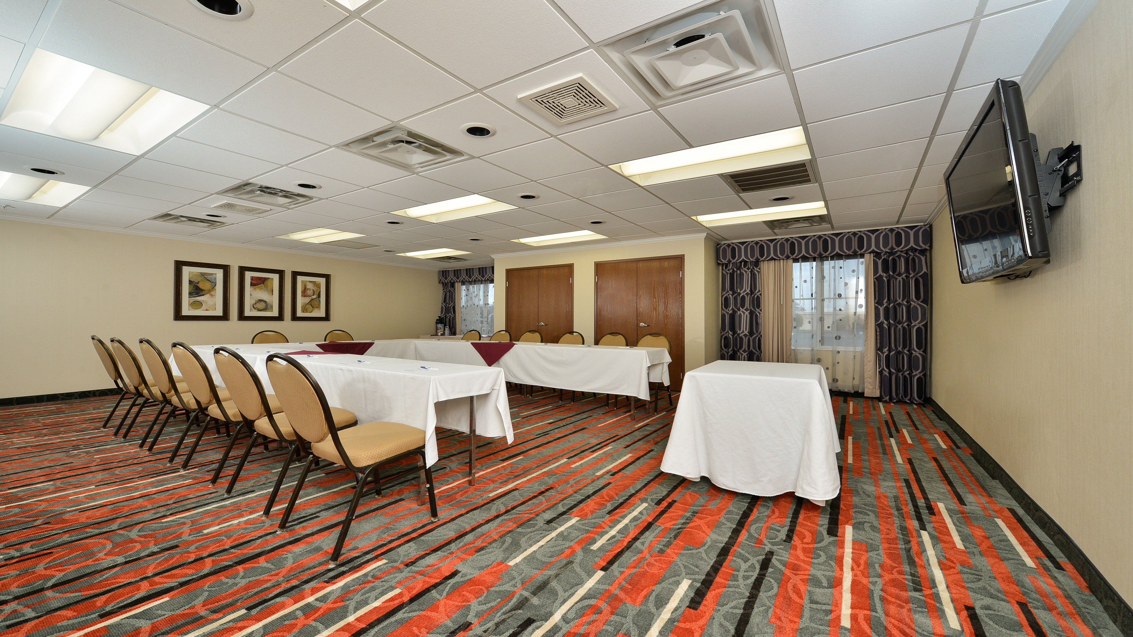 Holiday Inn Express Boston-Milford 12/32