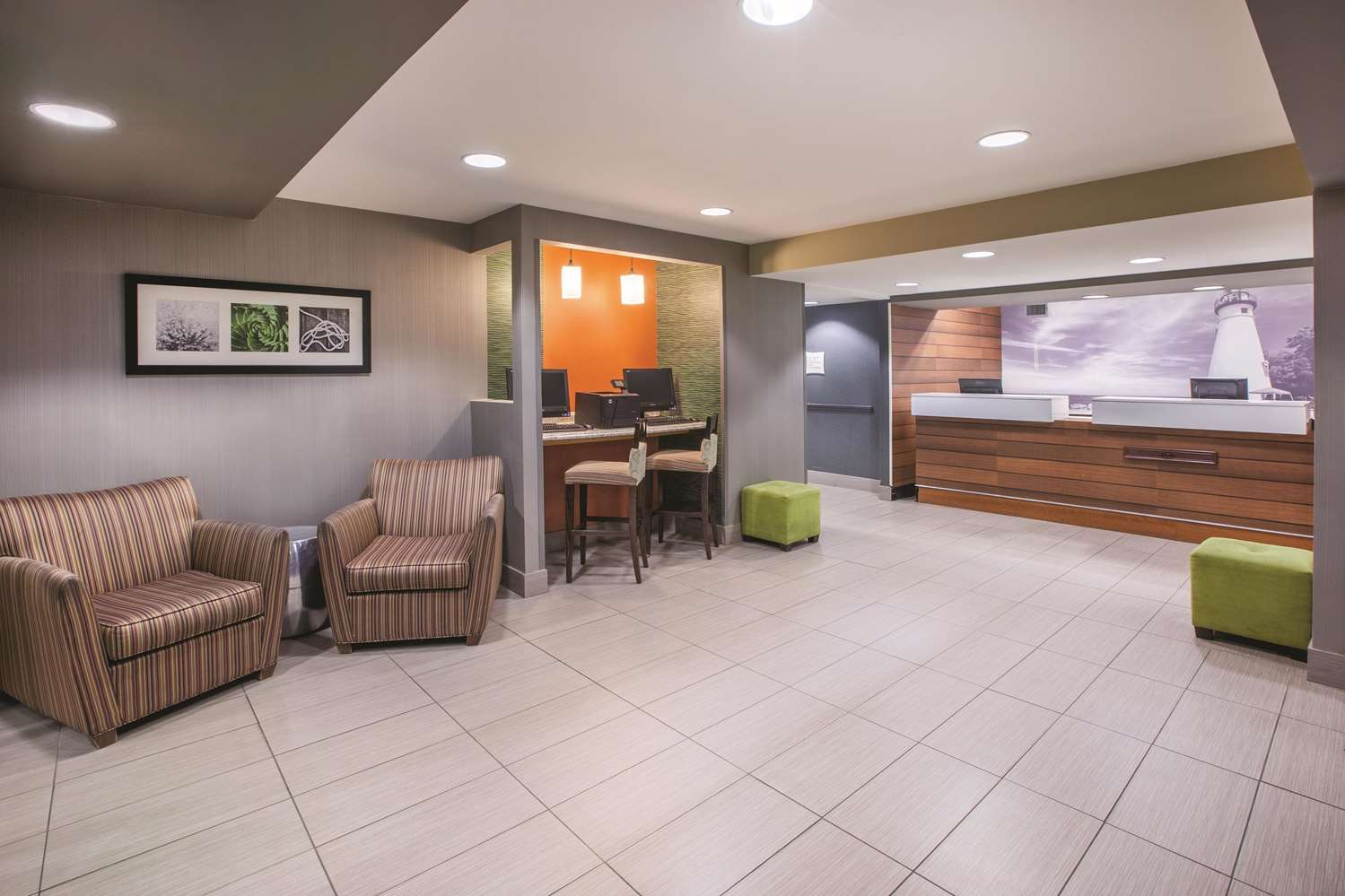 La Quinta Inn & Suites by Wyndham Erie 37/51