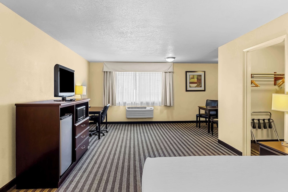 Quality Inn & Suites Vancouver - Hazel Dell 23/59