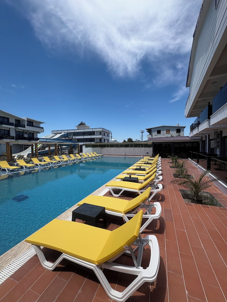 Atas Aqua Otel Avsa 40/51