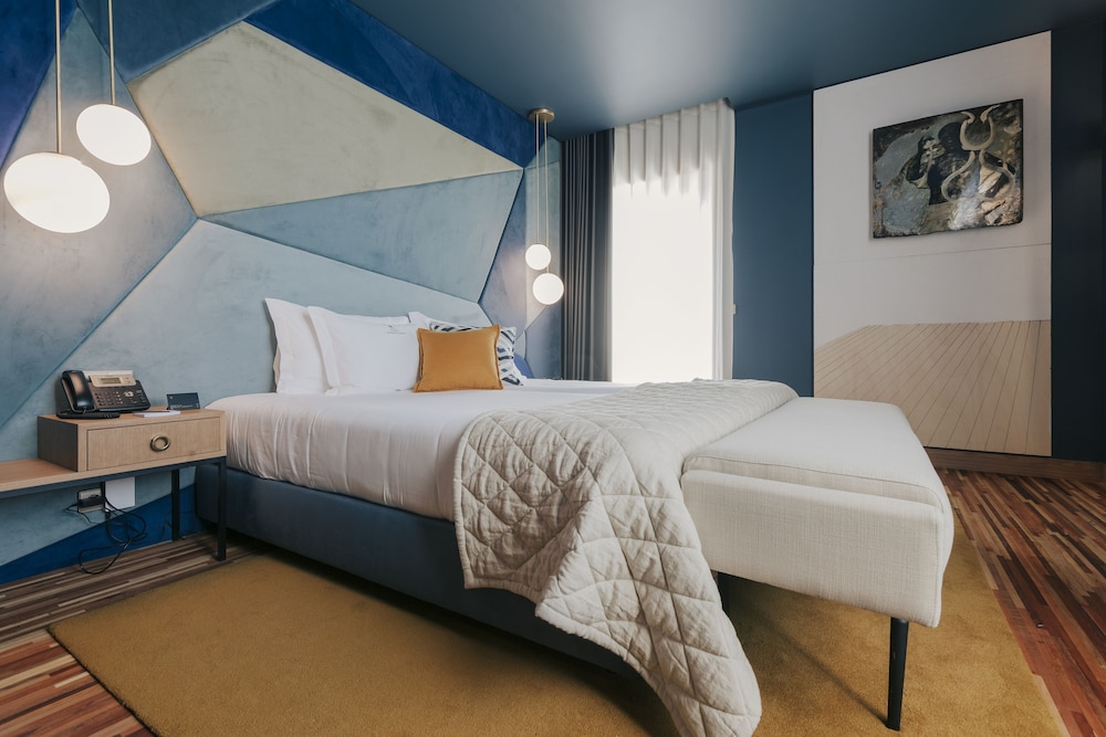Junior, Deluxe, Suite, Queen Bed