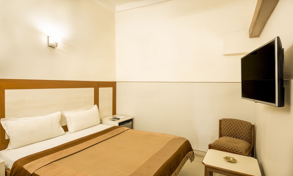 AIRPORT HOTEL. 24/56