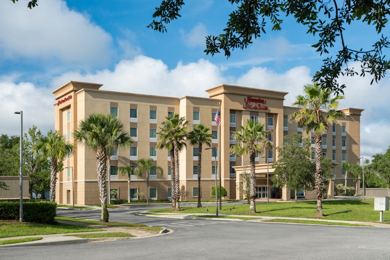 Hampton Inn Suites Deland 74/77