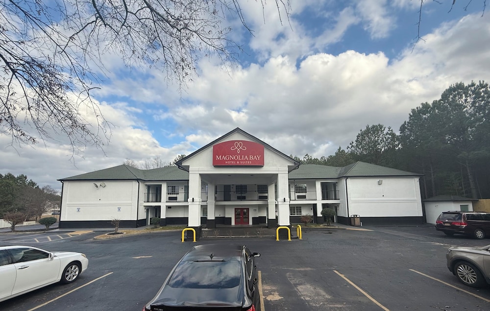 Magnolia Bay Hotel and Suites 16/19