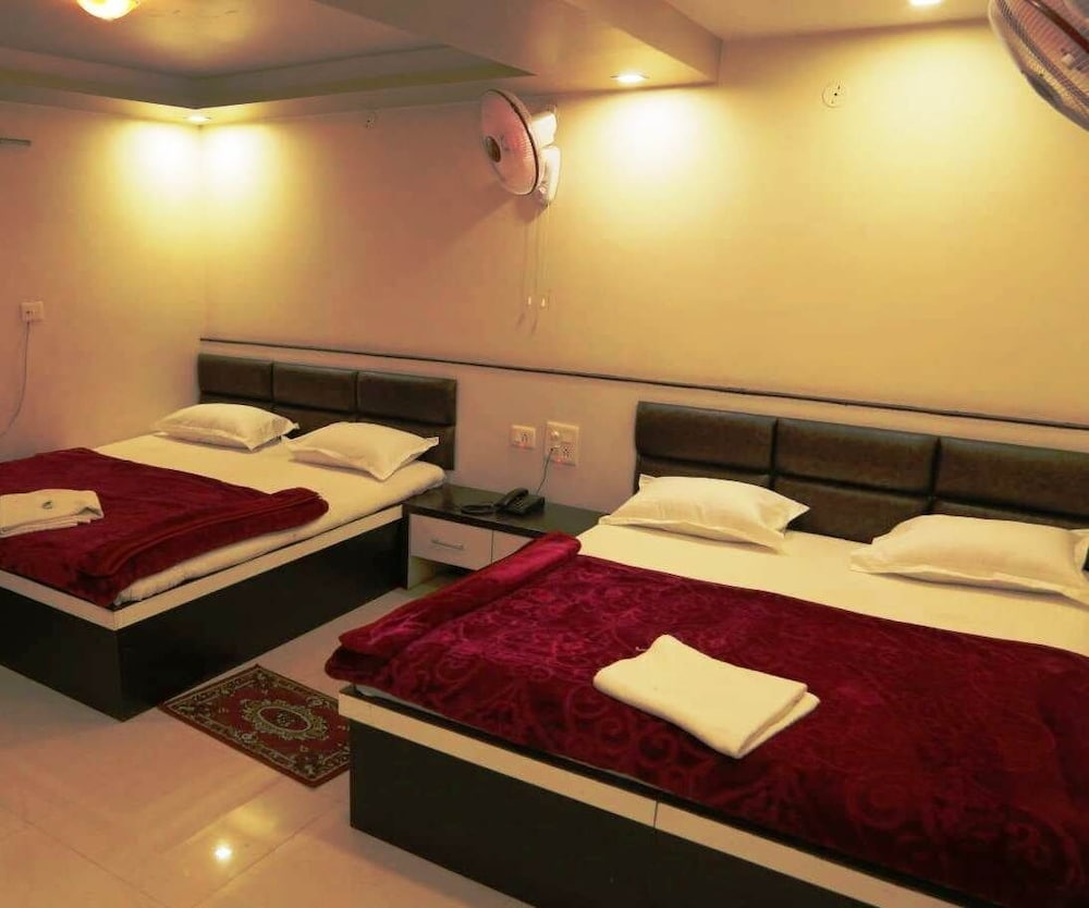 Oyo 11840 Hotel Venus 12/23