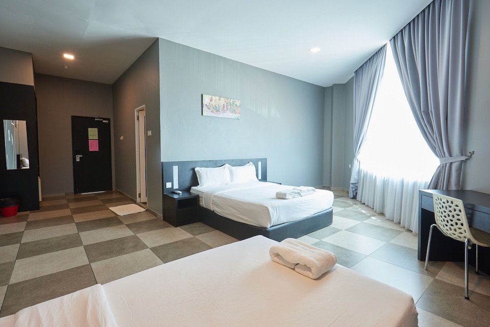 غرفة سوبيريور عائلية بسرير كوين وسرير فردي، Elite Hotel Muar 4/8