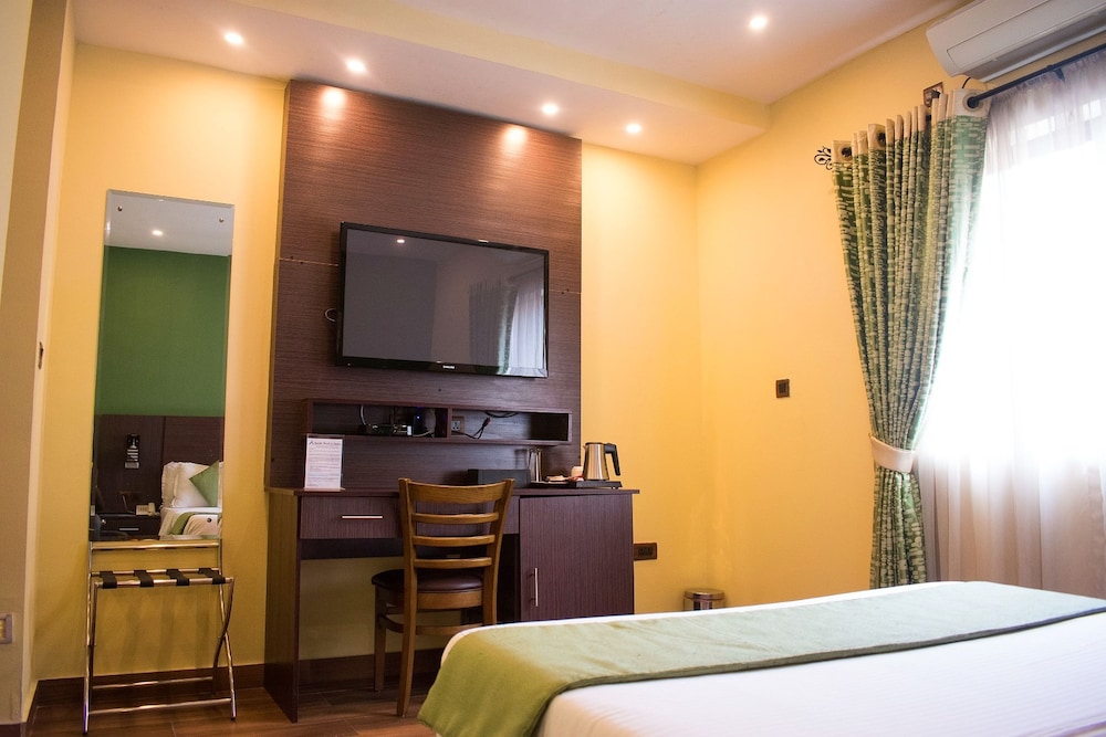 Atlantic Hotel And Suites 13/83