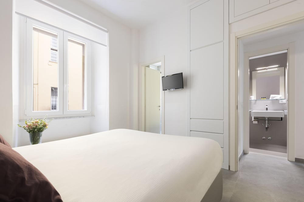 Rome Accommodation - Villa Borghese 5/20