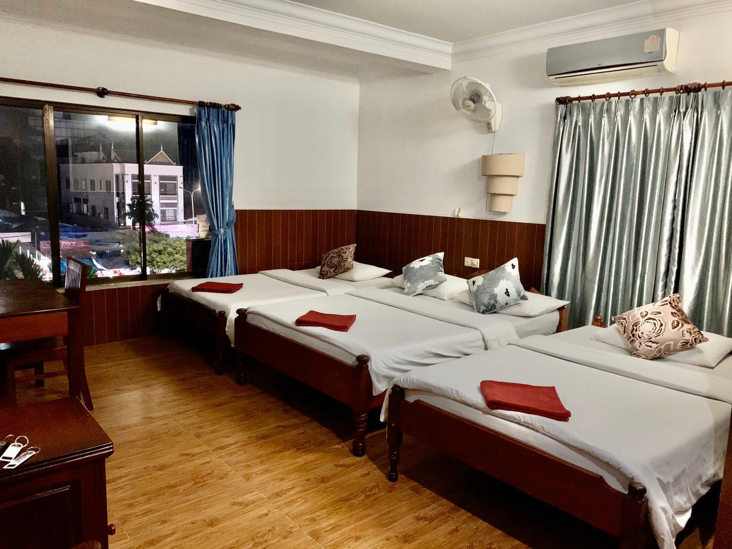 ROOM, TRIPLE