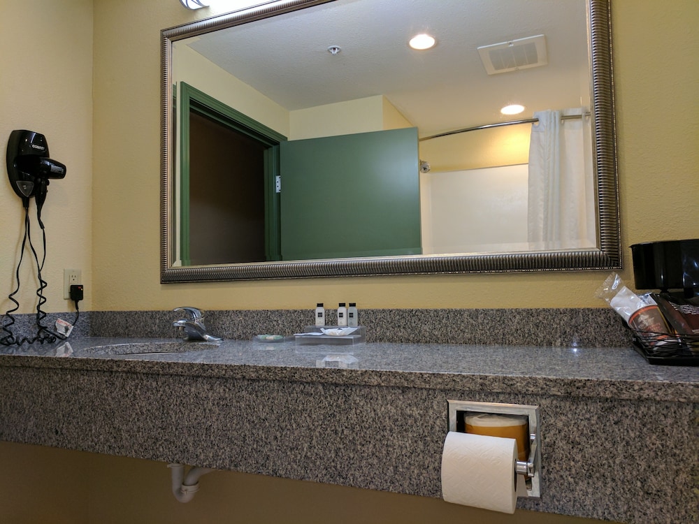 Country Inn and Suites by Radisson Tallahassee University Area FL 6/31