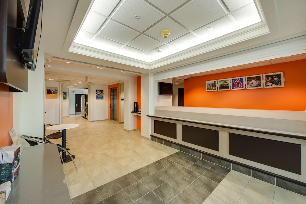 Motel6 Brampton, ON - Toronto 3/33