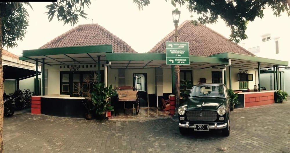 Pamularsih Homestay photo1