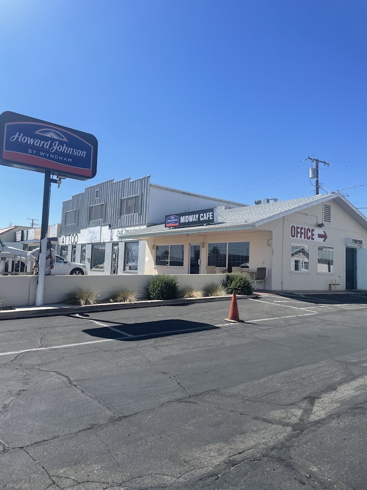 Howard Johnson by Wyndham Ridgecrest, CA 52/63