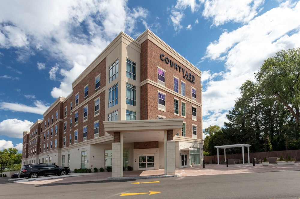 Courtyard by Marriott Rochester Downtown 30/33
