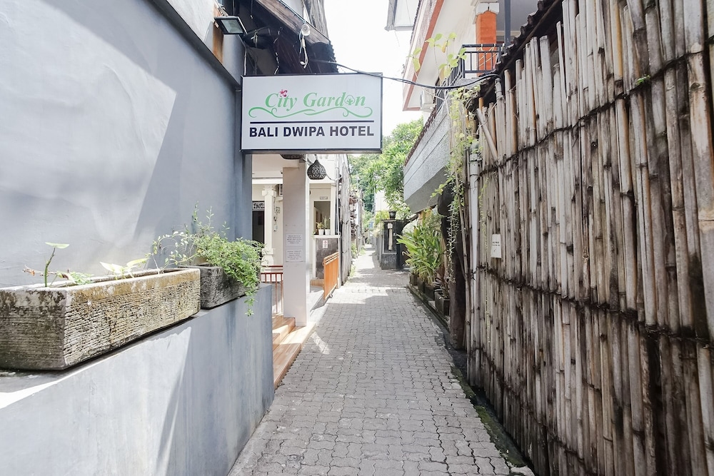 City Garden Bali Dwipa Hotel 71/76