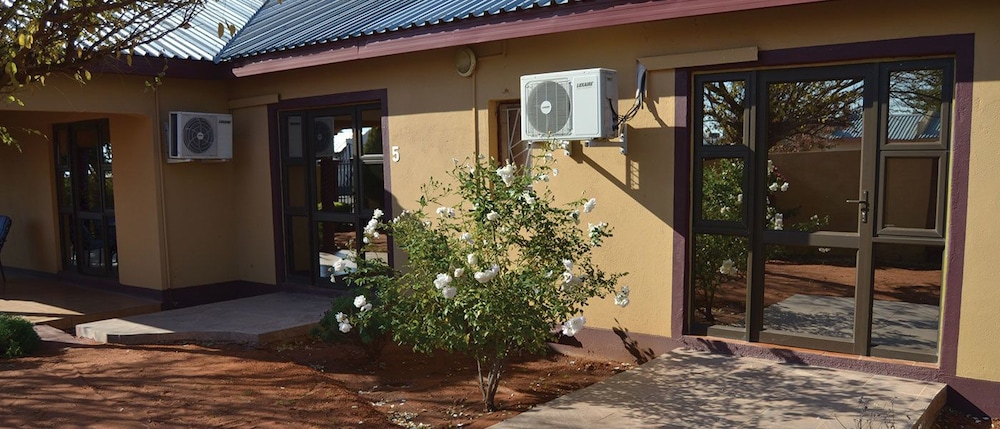 Esme's Guest House 15/18