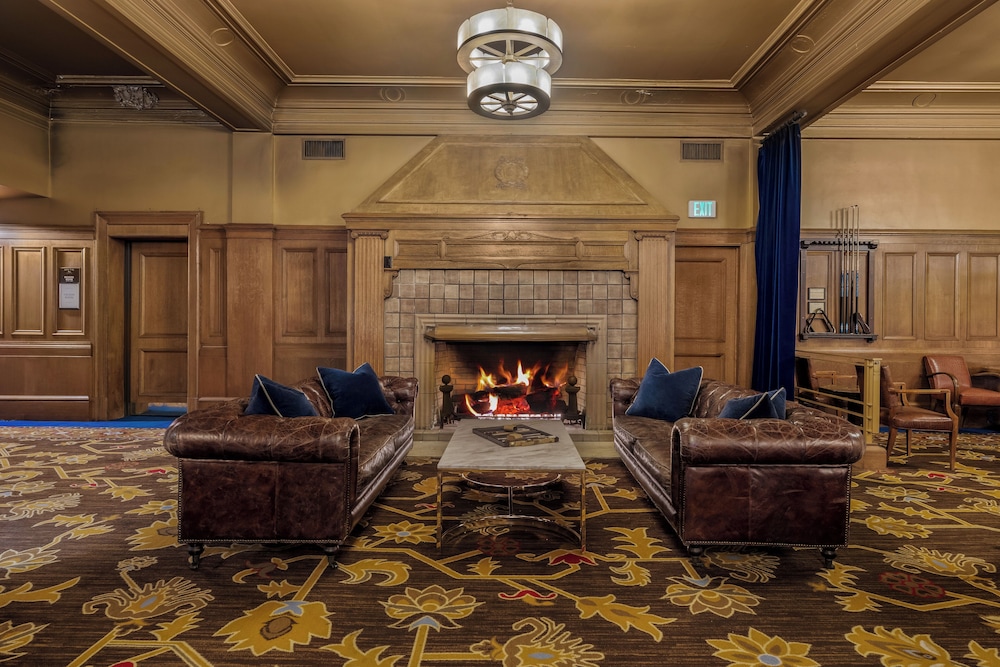 Arctic Club Hotel 32/50