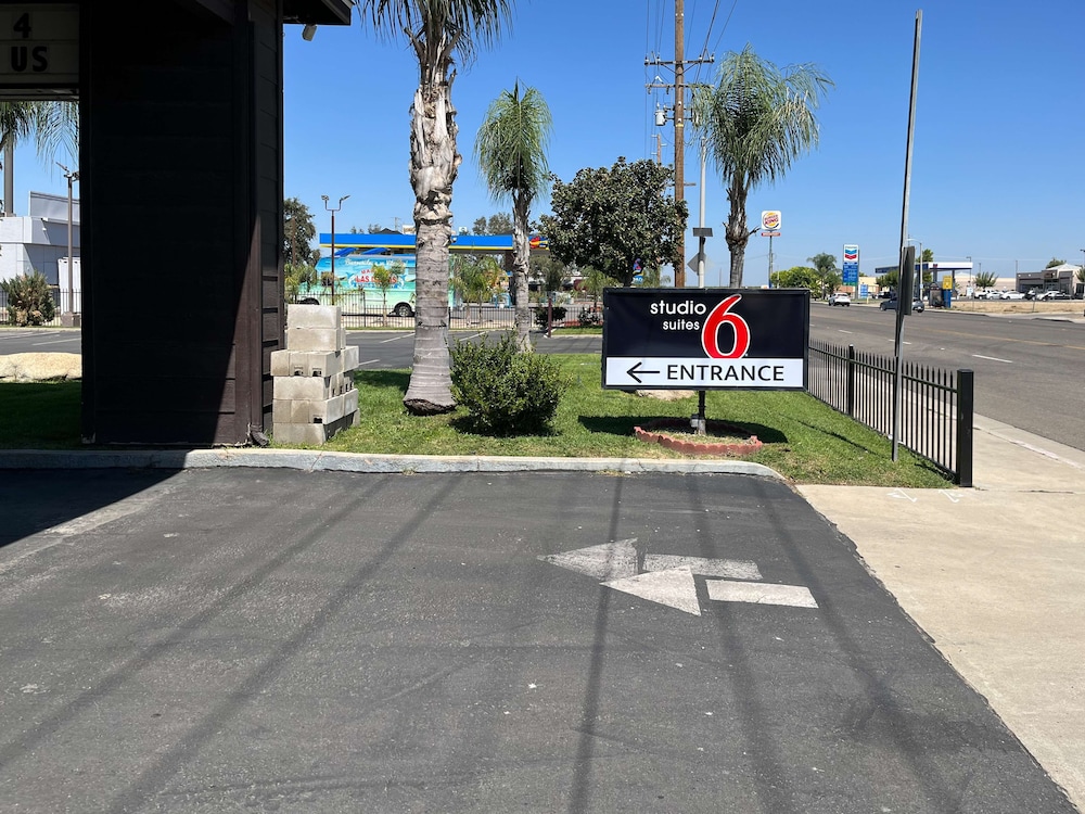 Studio6 Suites Delano, CA 33/40