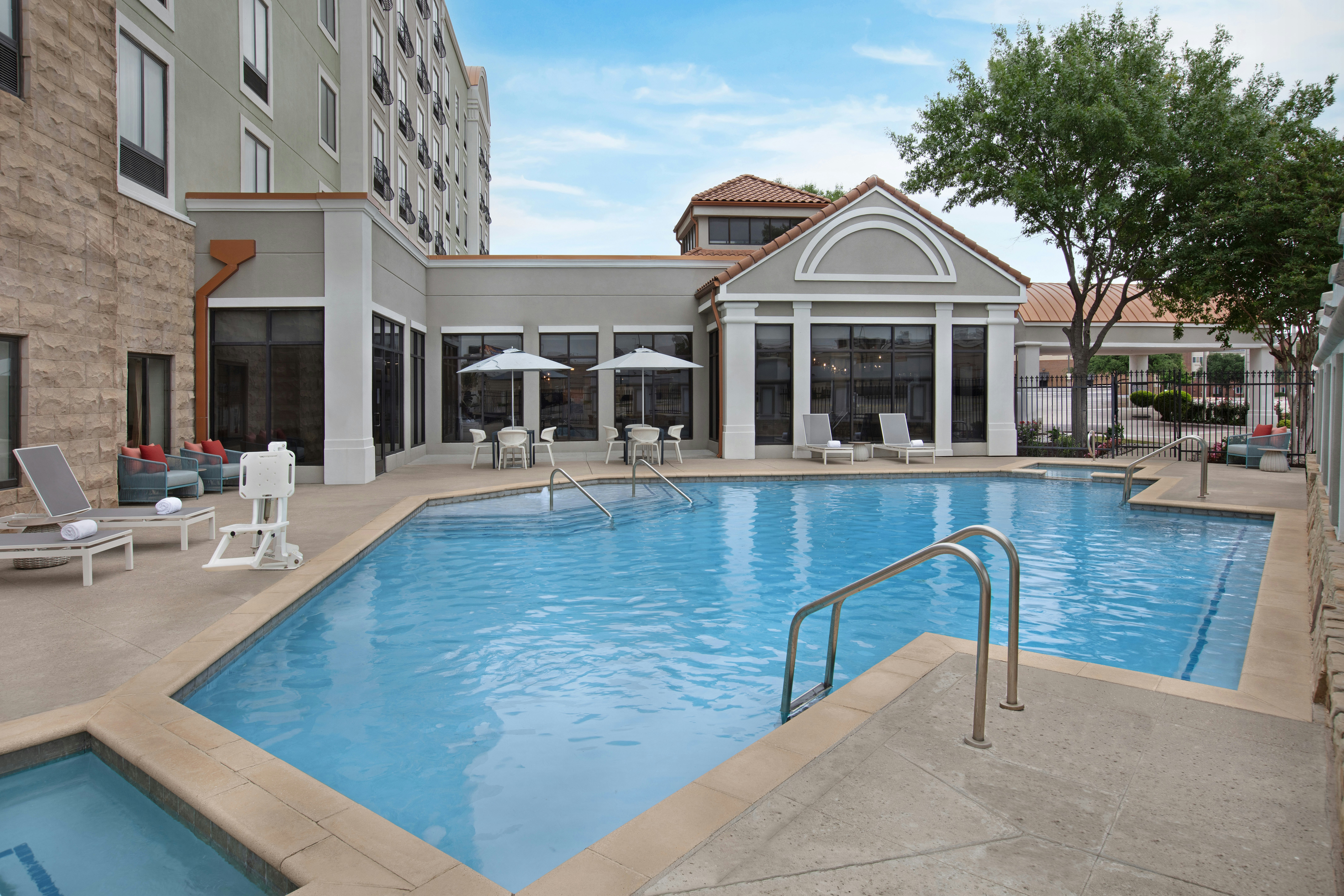 Hilton Garden Inn Dallas-Lewisville 77/79