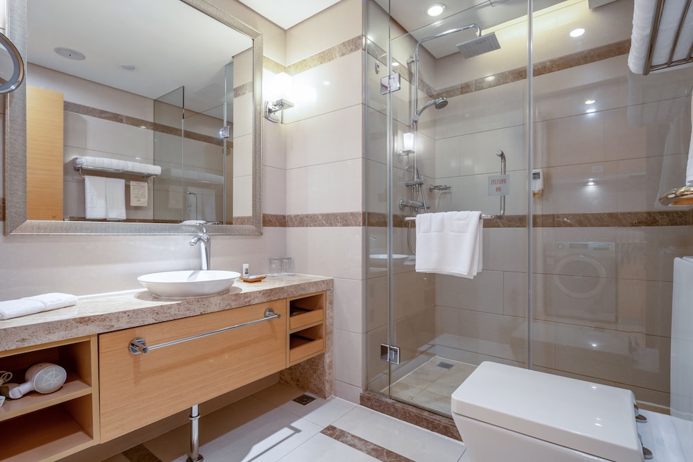 Regal Plaza Hotel Residence 29/35