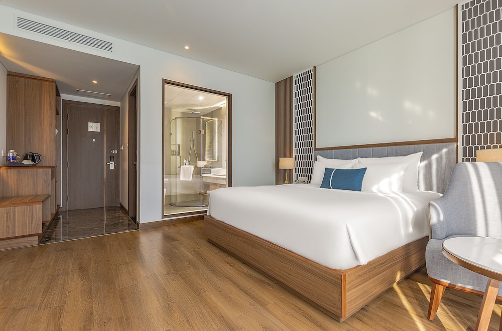 Ocean, Deluxe, Queen Bed، Peninsula Hotel Danang 3/8
