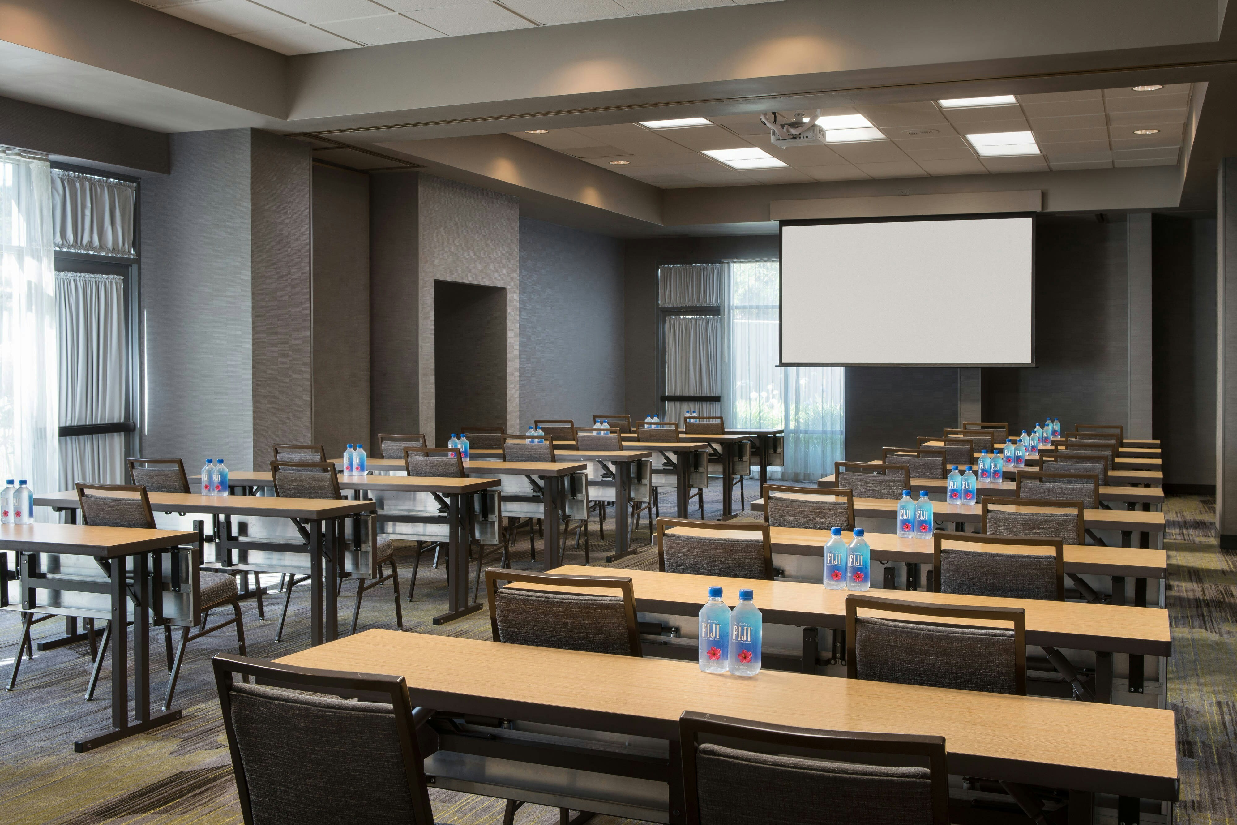 Courtyard By Marriott Richmond Berkeley 13/18