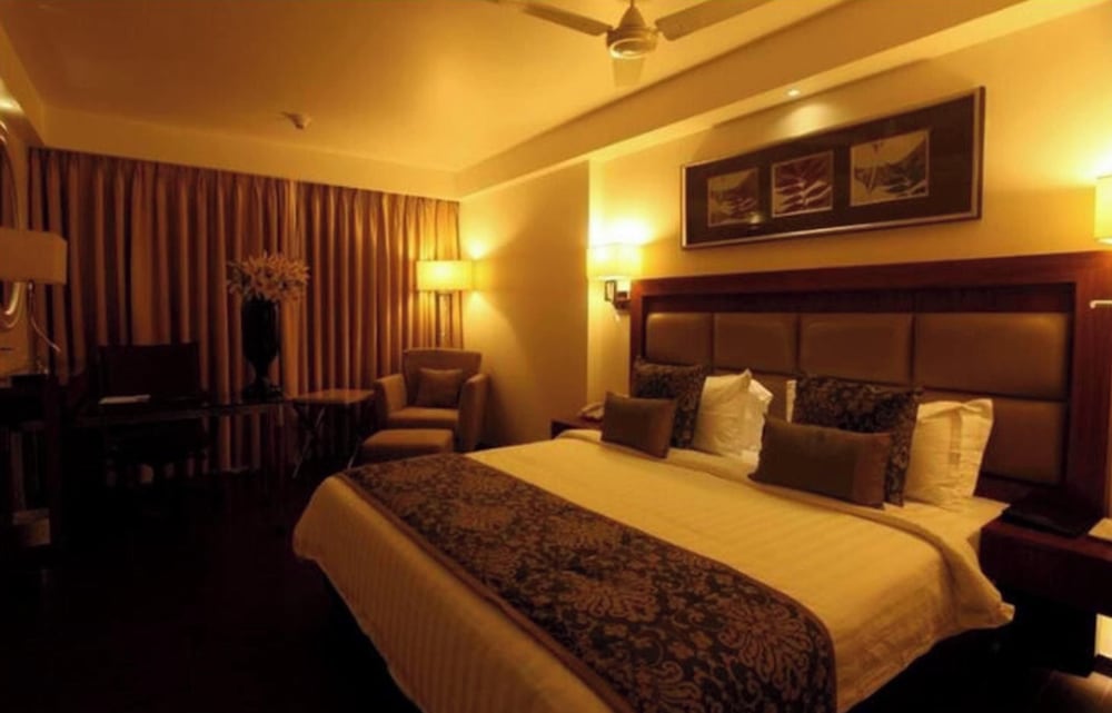PARADIGM SAROVAR PORTICO 11/21