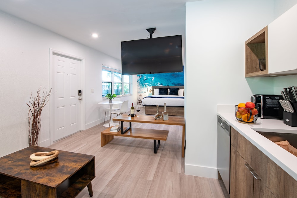 The Lauderdale Boutique Hotel 49/50