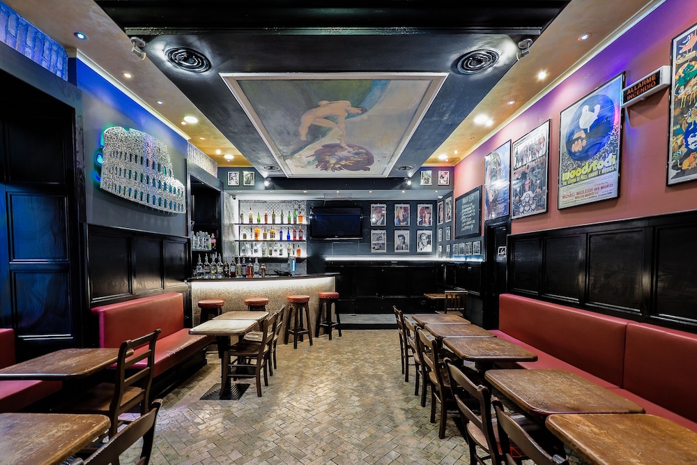 Alessandro Palace Bar 50/69