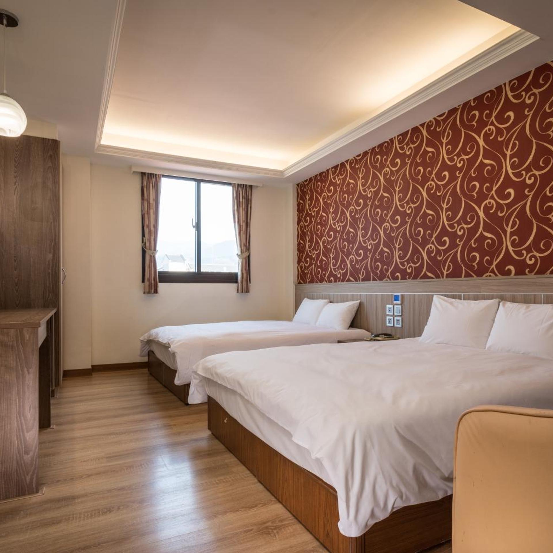Yadi Hotel 28/53