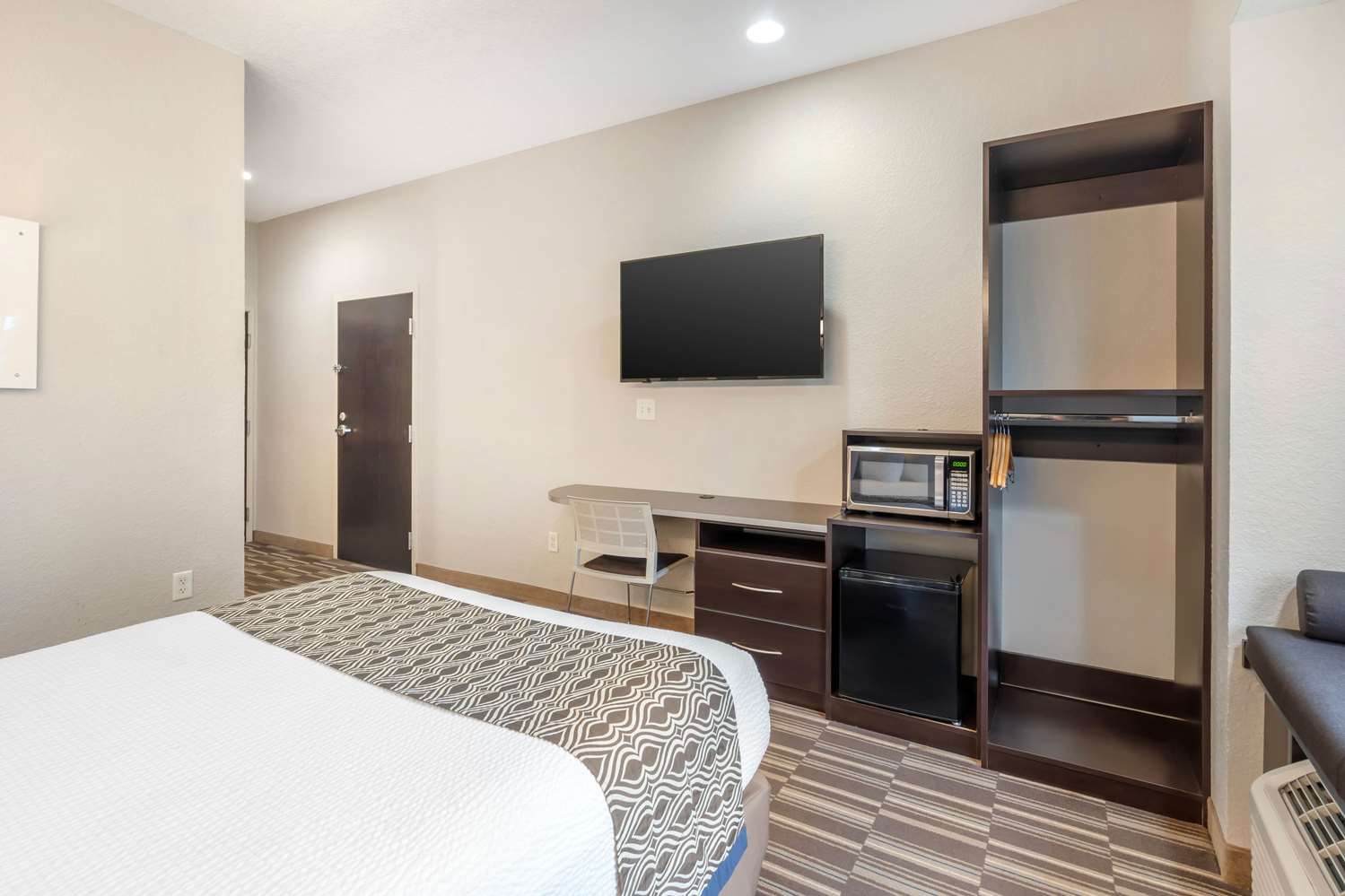 Microtel Inn and Suites by Wyndham Brooksville 13/53