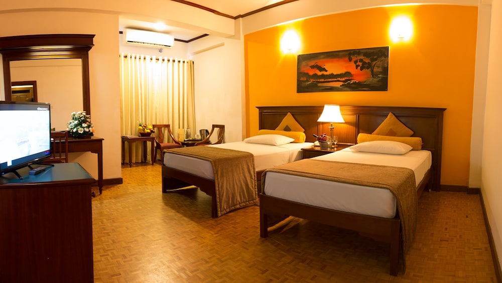 Hotel Sapphire 18/48