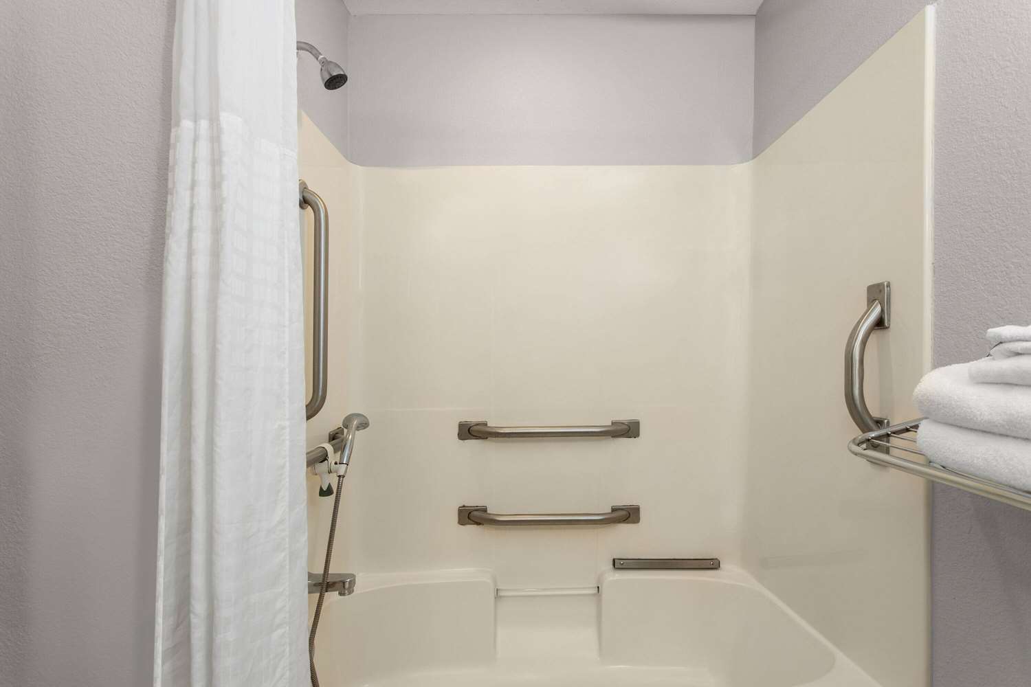 Microtel Inn & Suites by Wyndham Panama City 42/43