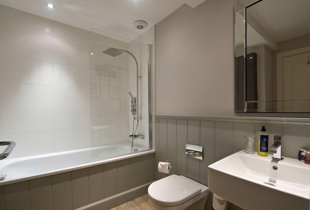 Destiny Scotland - Q-Residence 25/29