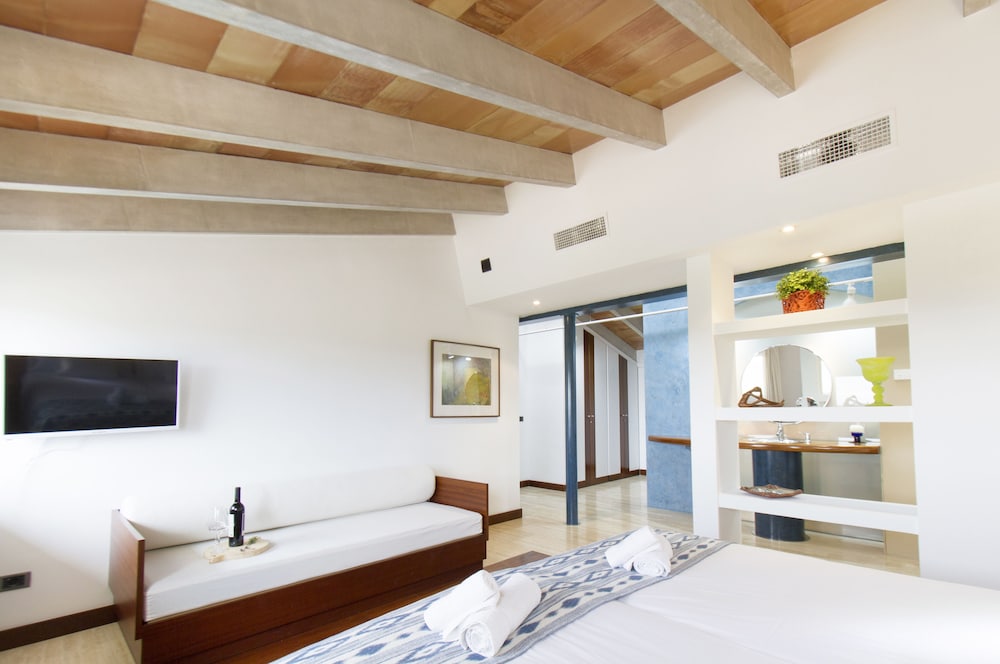 Can Cota Boutique Hotel 51/67