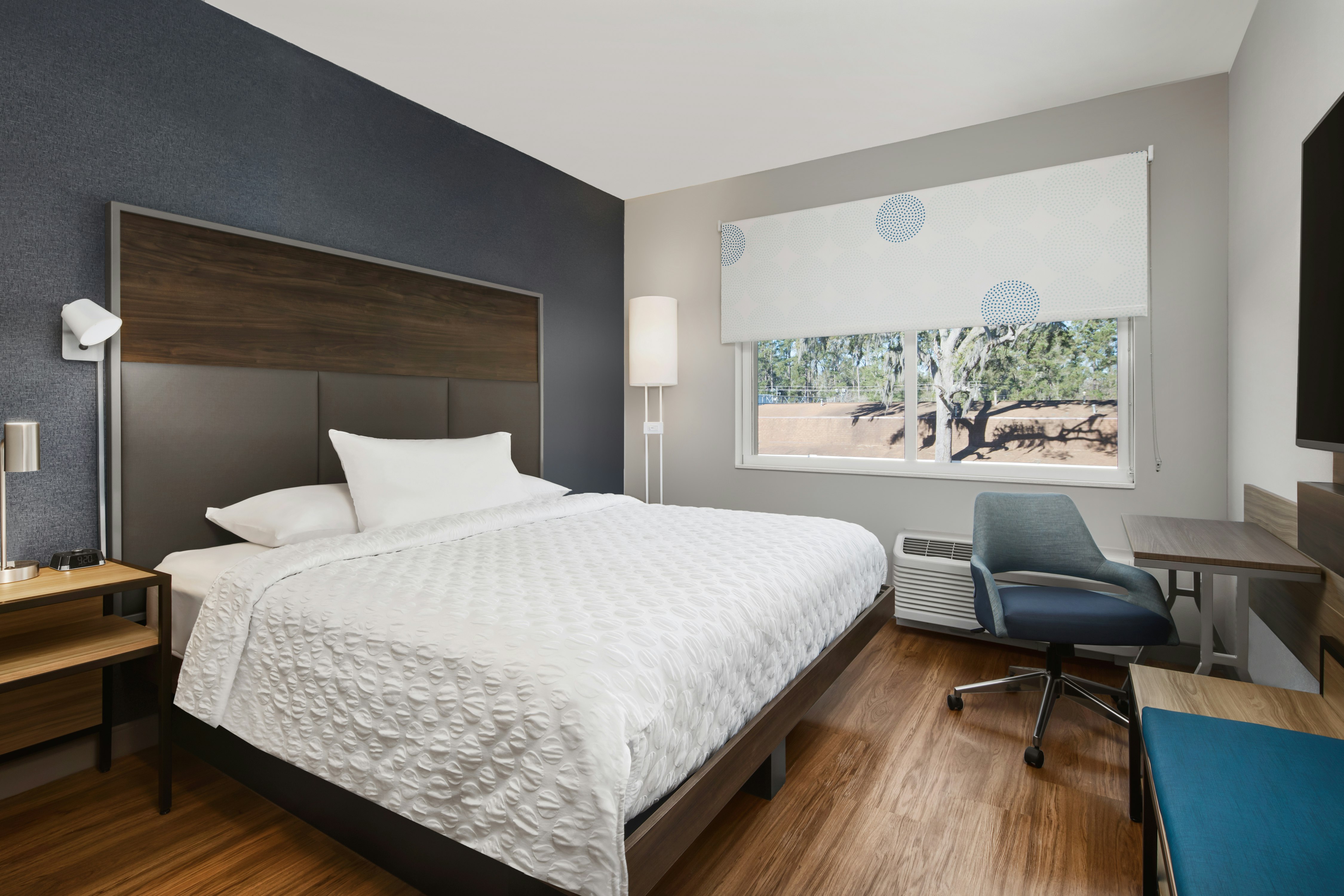 ROOM, KING BED