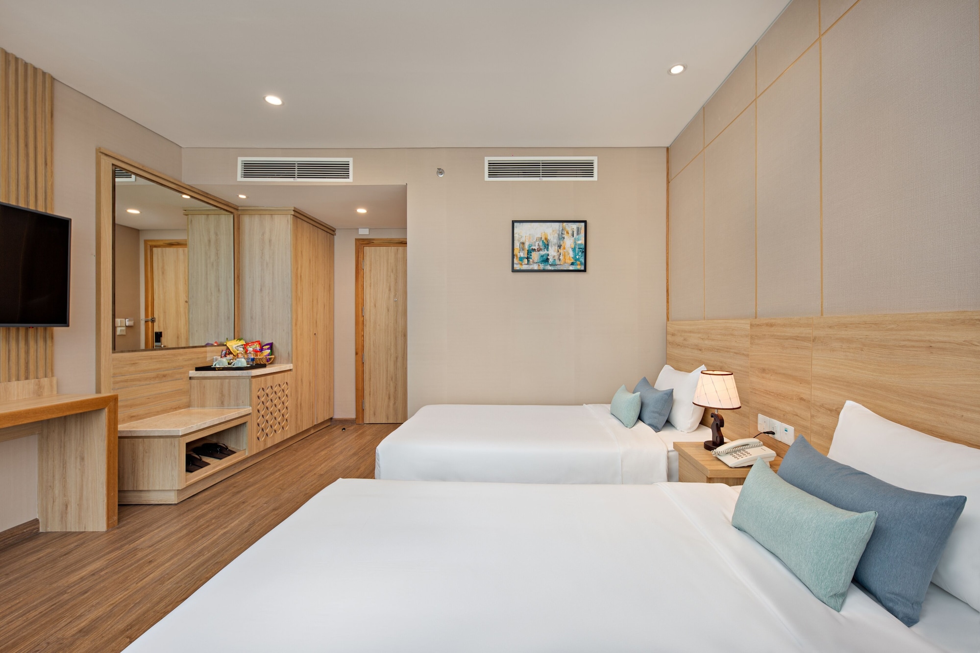 Grand, Twin Beds, City View