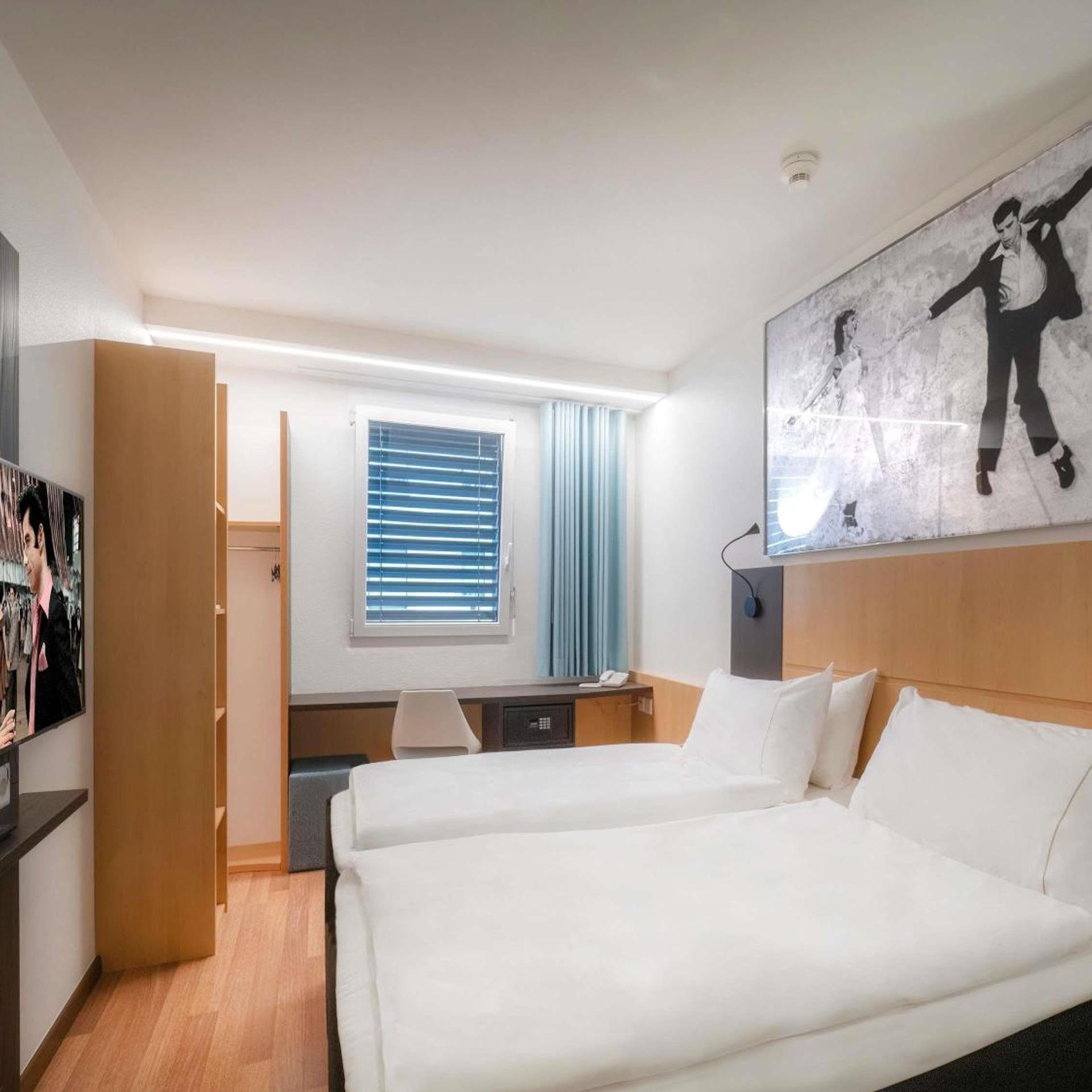 Cinema, Single Bed