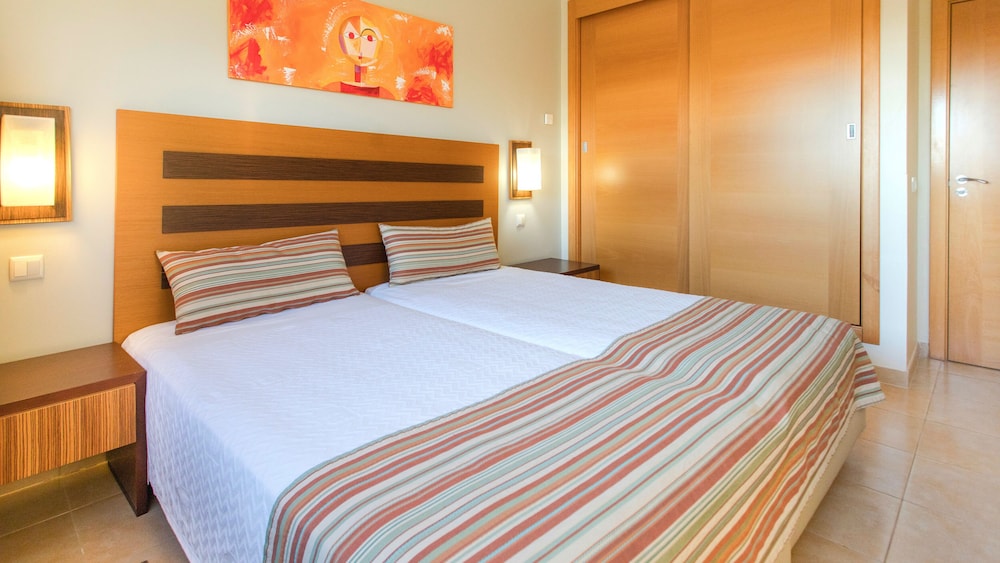 Alfagar Aparthotel 6/50