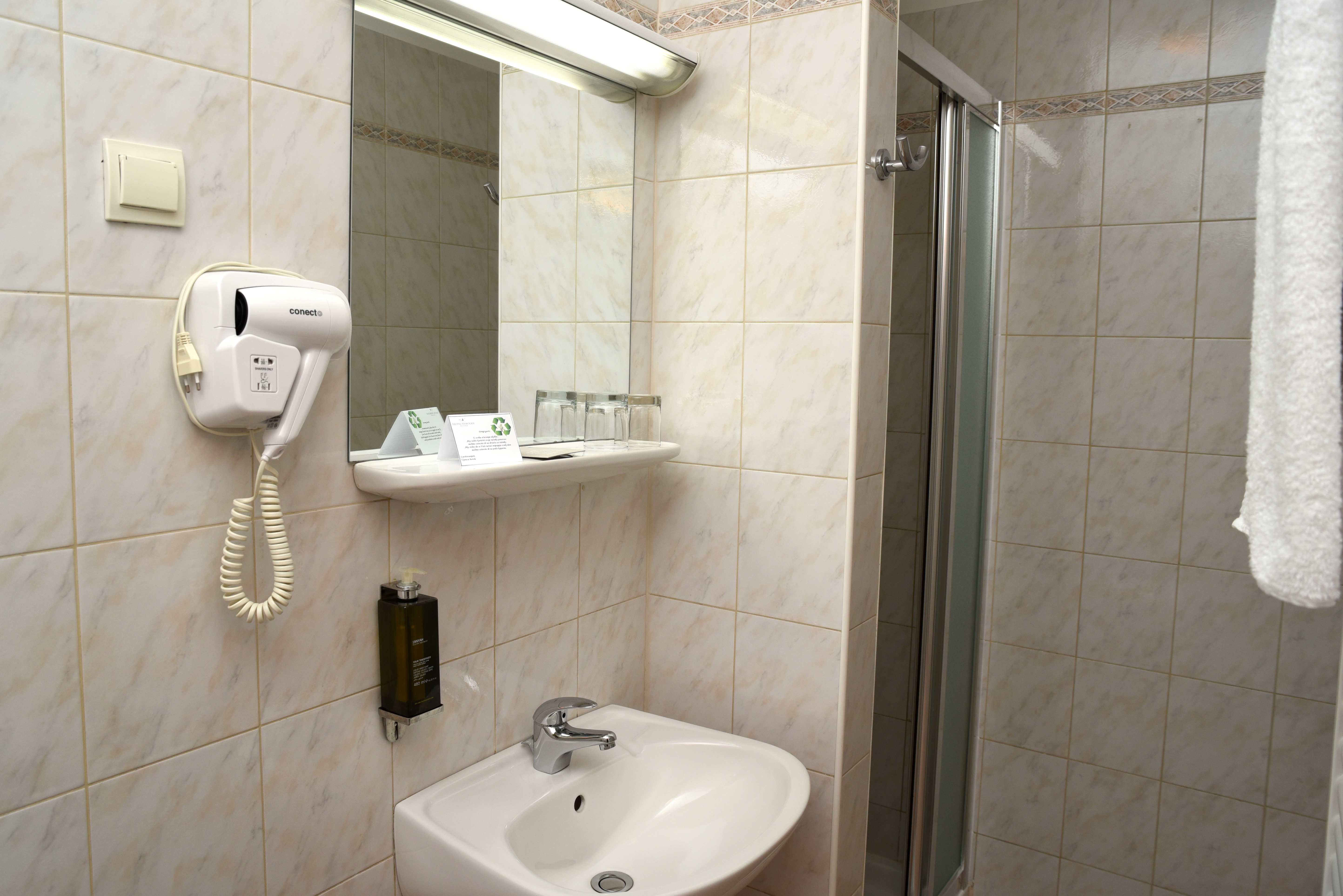 غرفة قياسية بسرير مزدوج أو سريرين منفصلين، Hotel Neboder 8/8