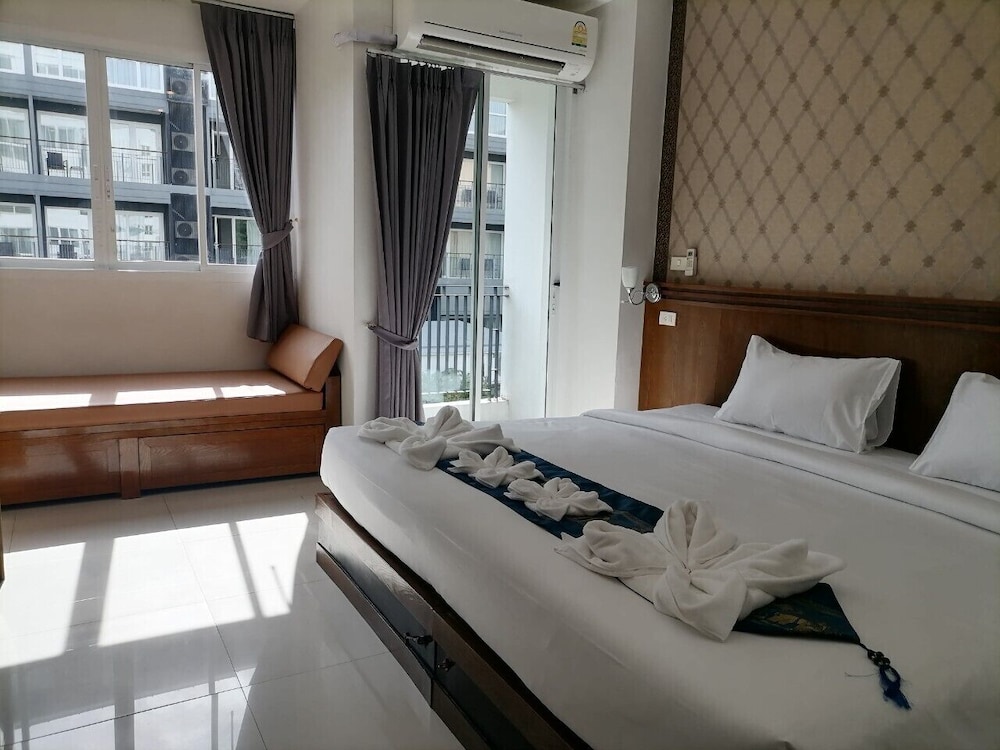NJ PATONG HOTEL 12/53